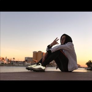 Meet your Posher, Bruce